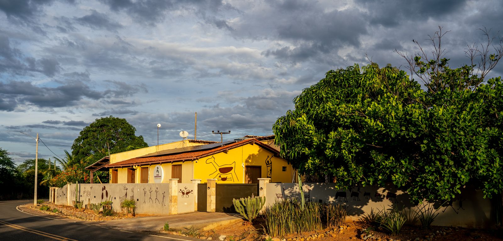 Casa Barreirinho vista da estrada de acesso ao Parque