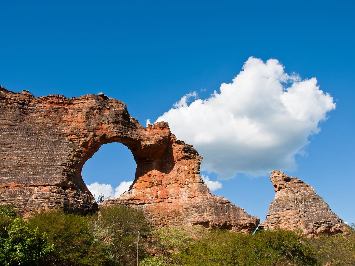 Pedra Furada, o cartão-postal do Parque Nacional Serra da Capivara