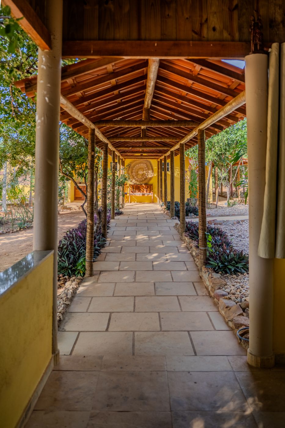 Varanda coberta com jardim